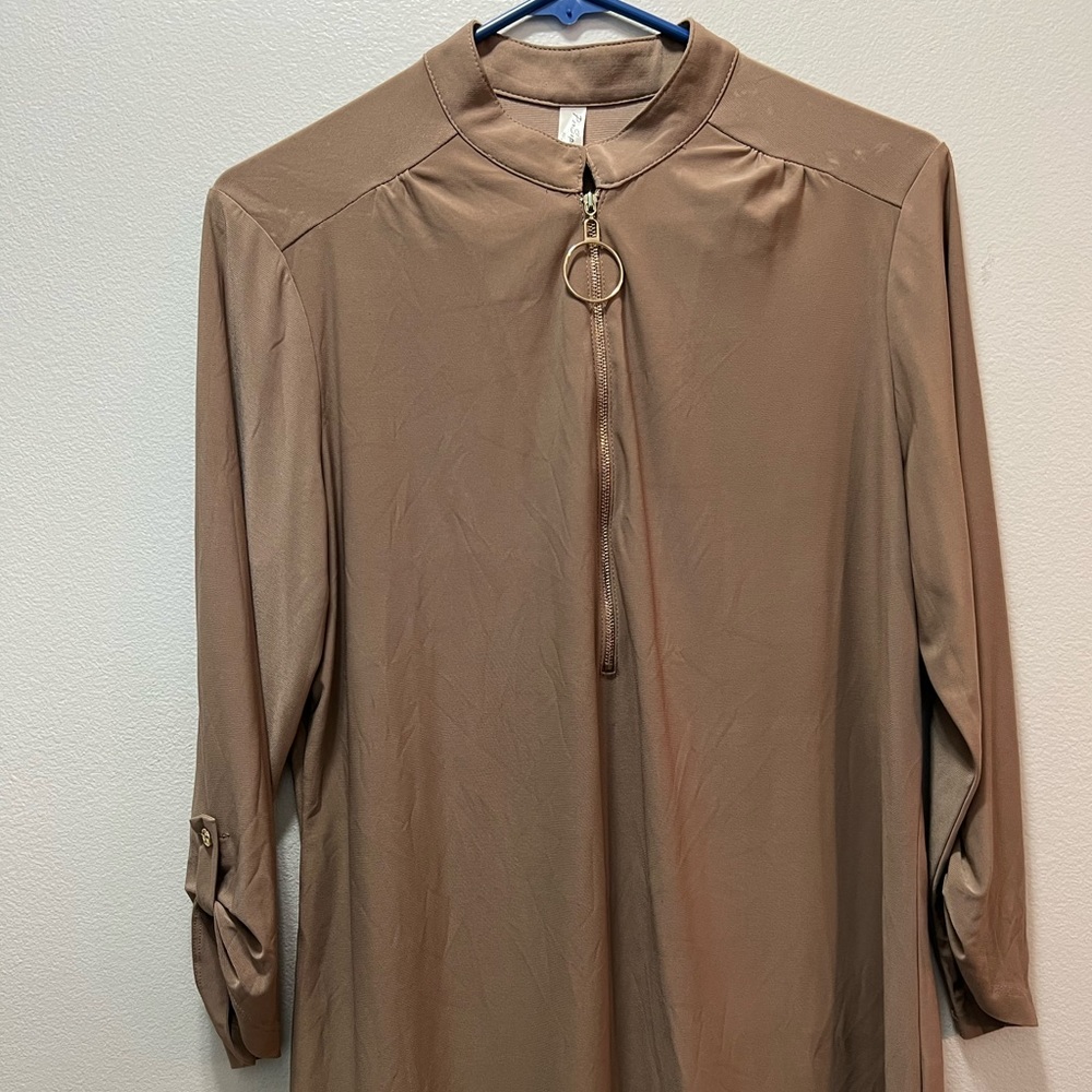 Nice hardly worn tan blouse. I love the zipper in the front of the shirt.